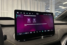 punainen Skoda Enyaq 2025 kuva 20.