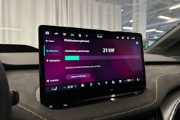 punainen Skoda Enyaq 2025 kuva 21.