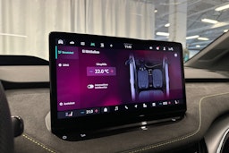 punainen Skoda Enyaq 2025 kuva 25.