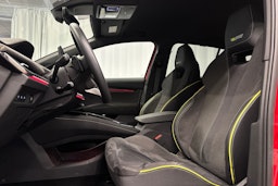 punainen Skoda Enyaq 2025 kuva 27.