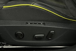 punainen Skoda Enyaq 2025 kuva 28.