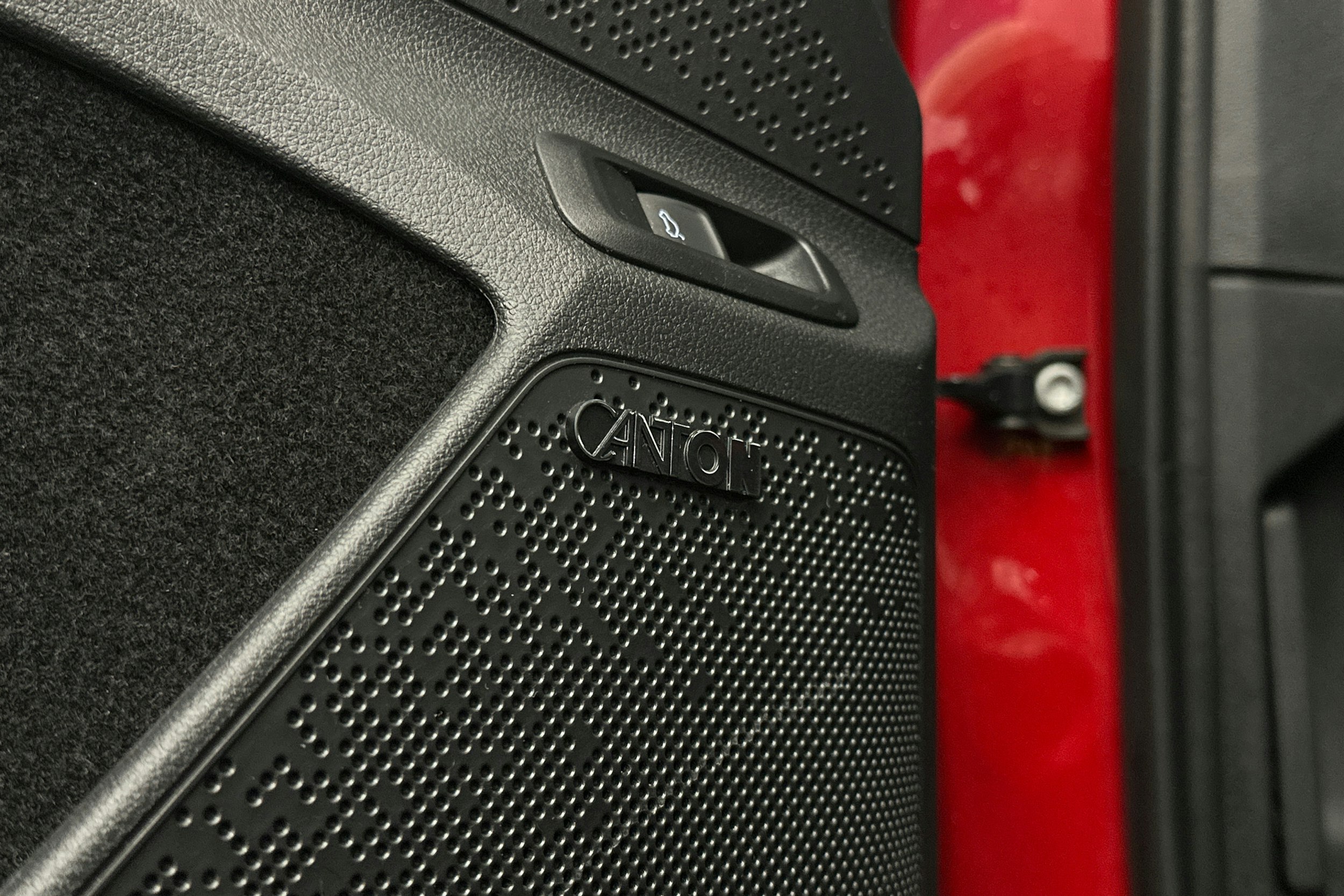 punainen Skoda Enyaq 2025 kuva 29.