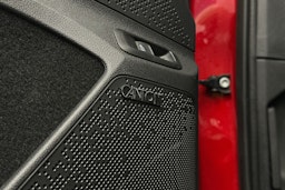 punainen Skoda Enyaq 2025 kuva 29.