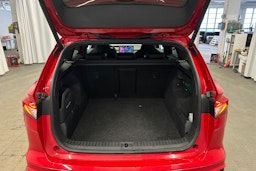 punainen Skoda Enyaq 2025 kuva 31.