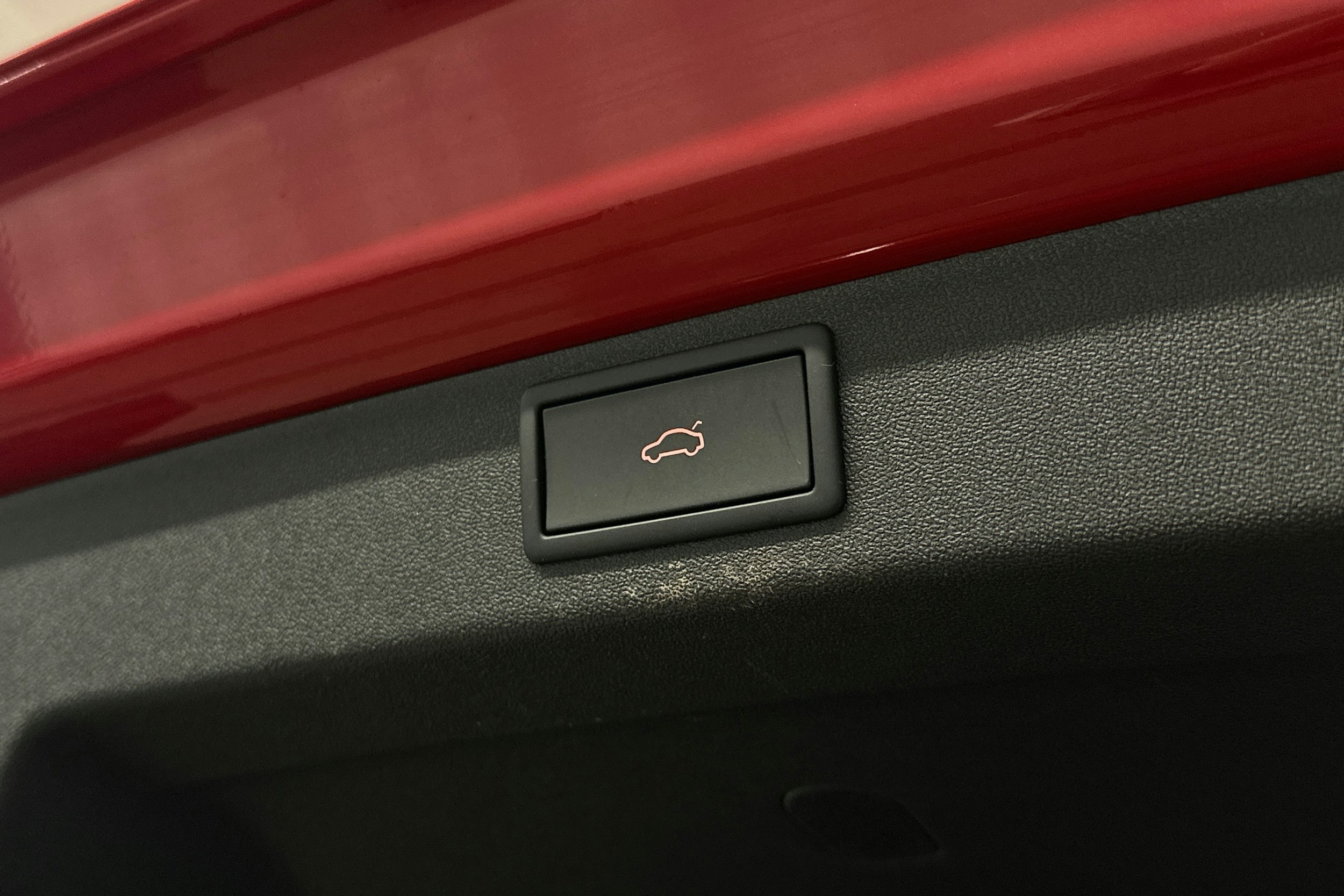 punainen Skoda Enyaq 2025 kuva 32.