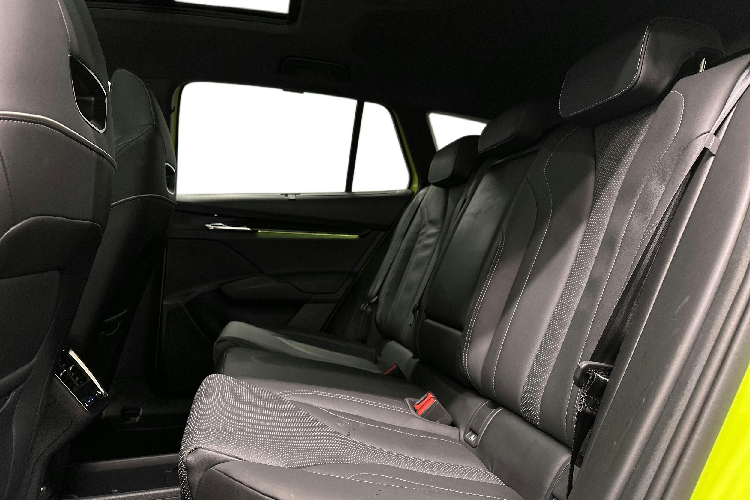 vihreä Skoda Enyaq 2025 kuva 8.