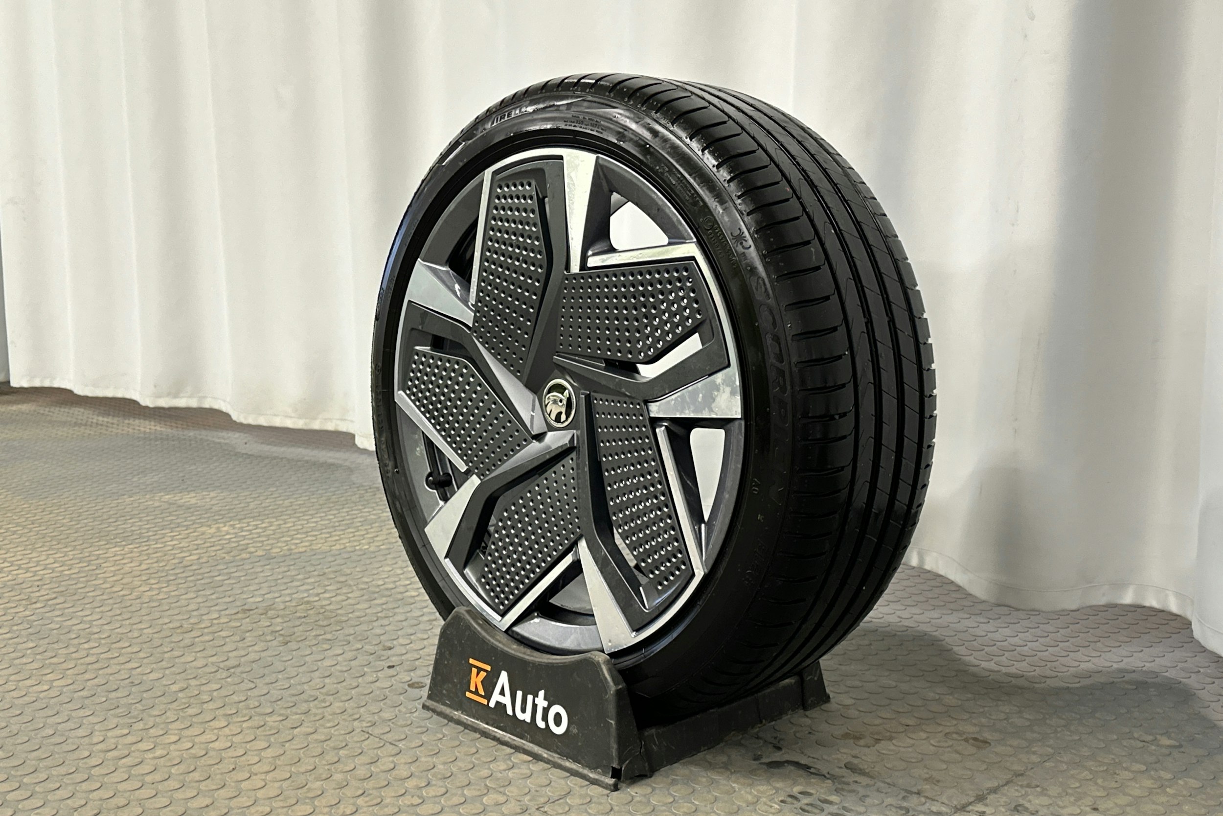 vihreä Skoda Enyaq 2025 kuva 10.