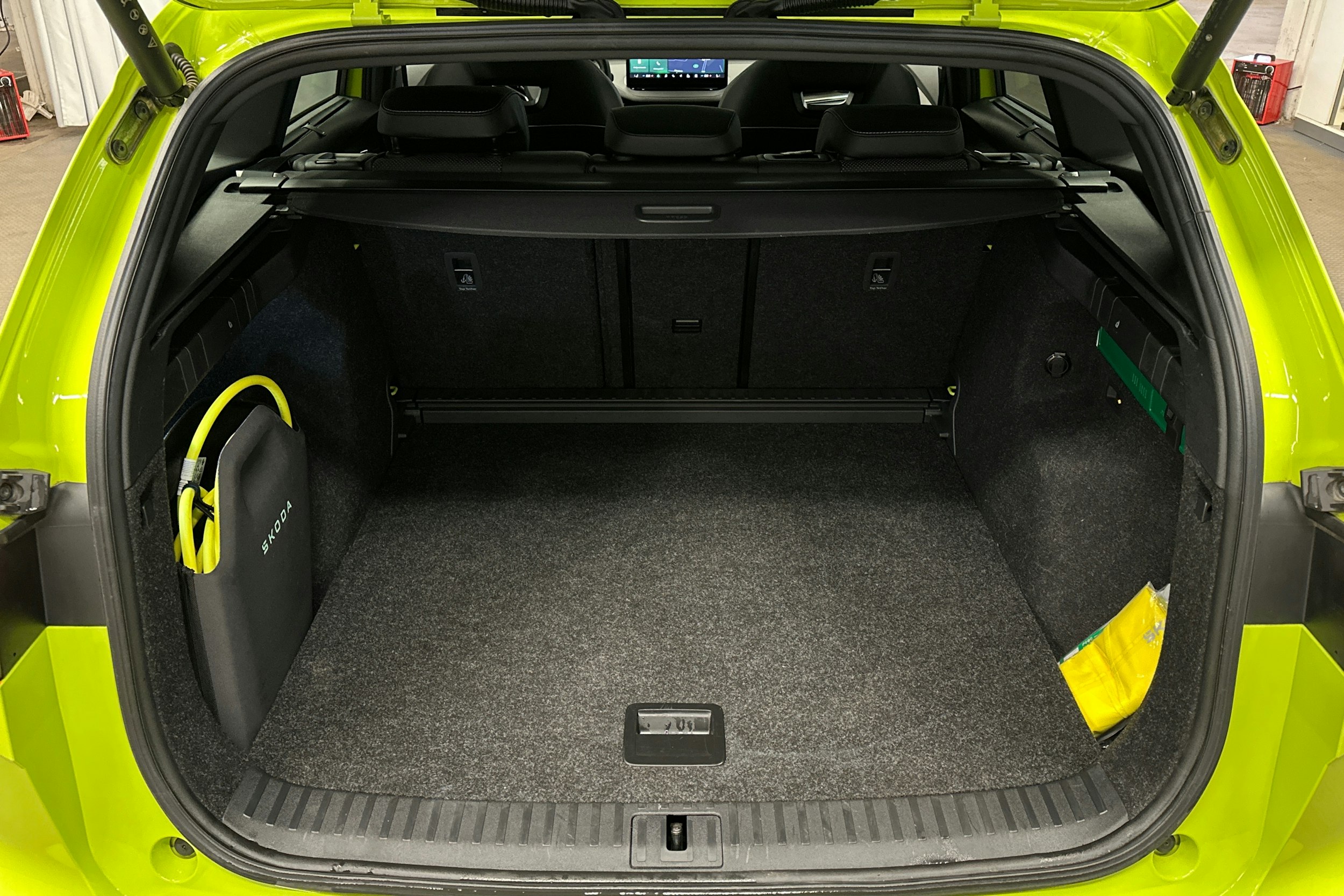 vihreä Skoda Enyaq 2025 kuva 11.