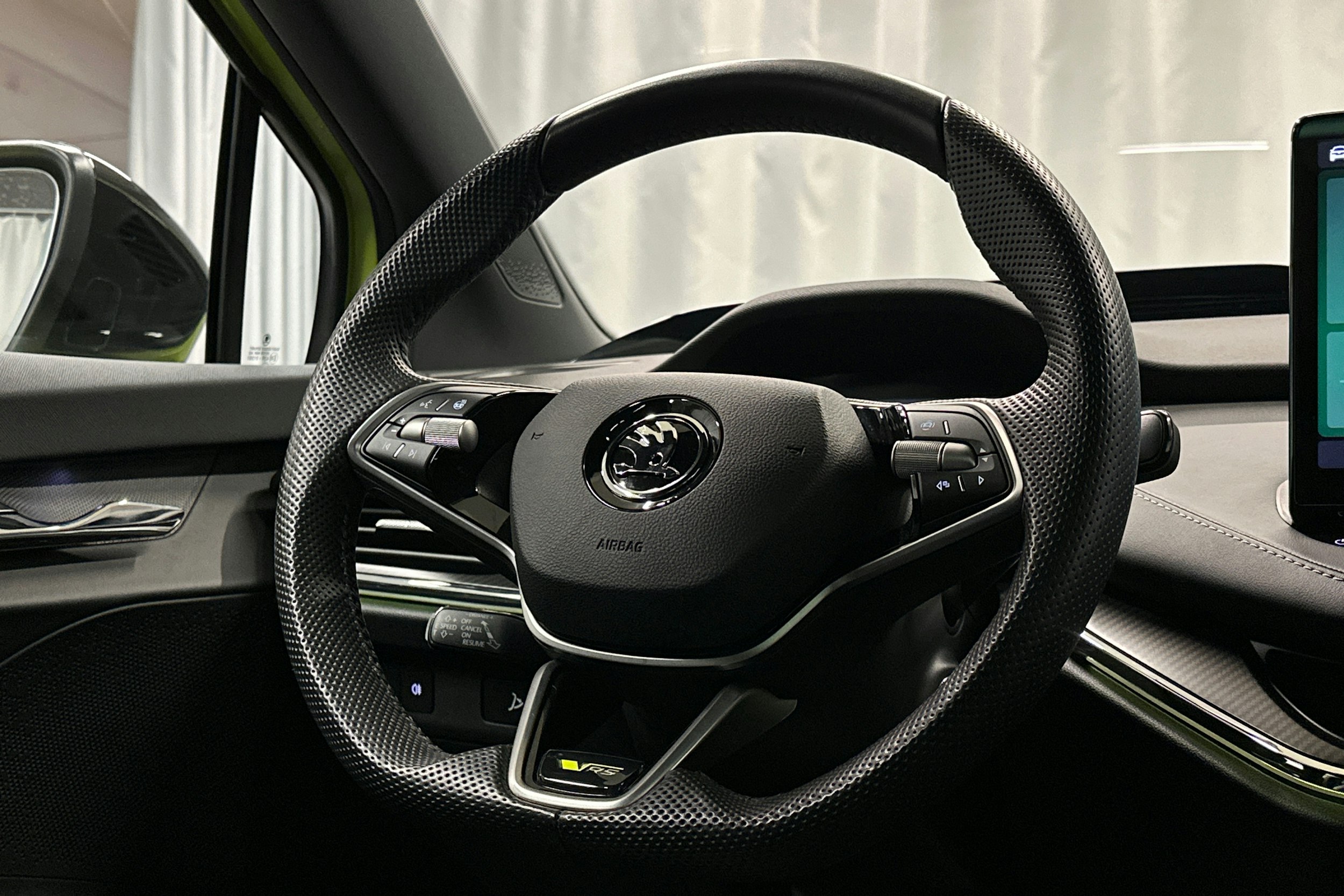 vihreä Skoda Enyaq 2025 kuva 18.