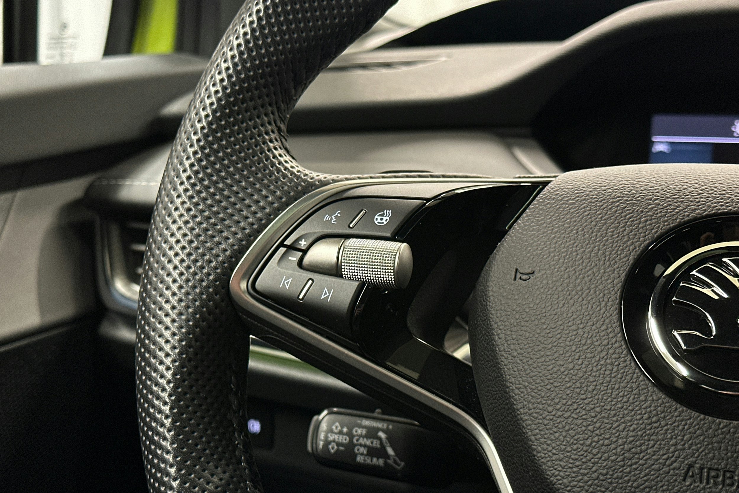 vihreä Skoda Enyaq 2025 kuva 19.