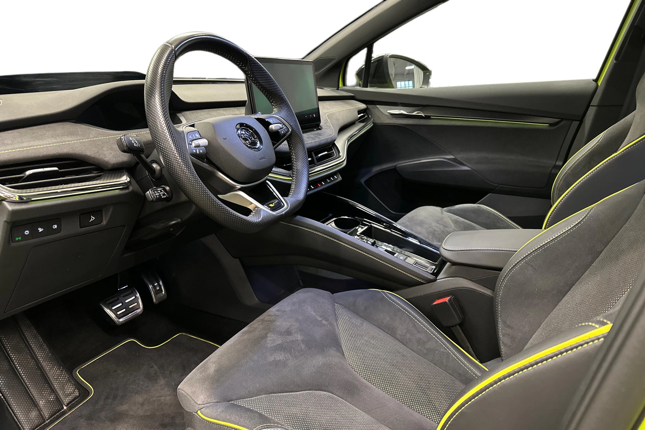 vihreä Skoda Enyaq 2025 kuva 6.