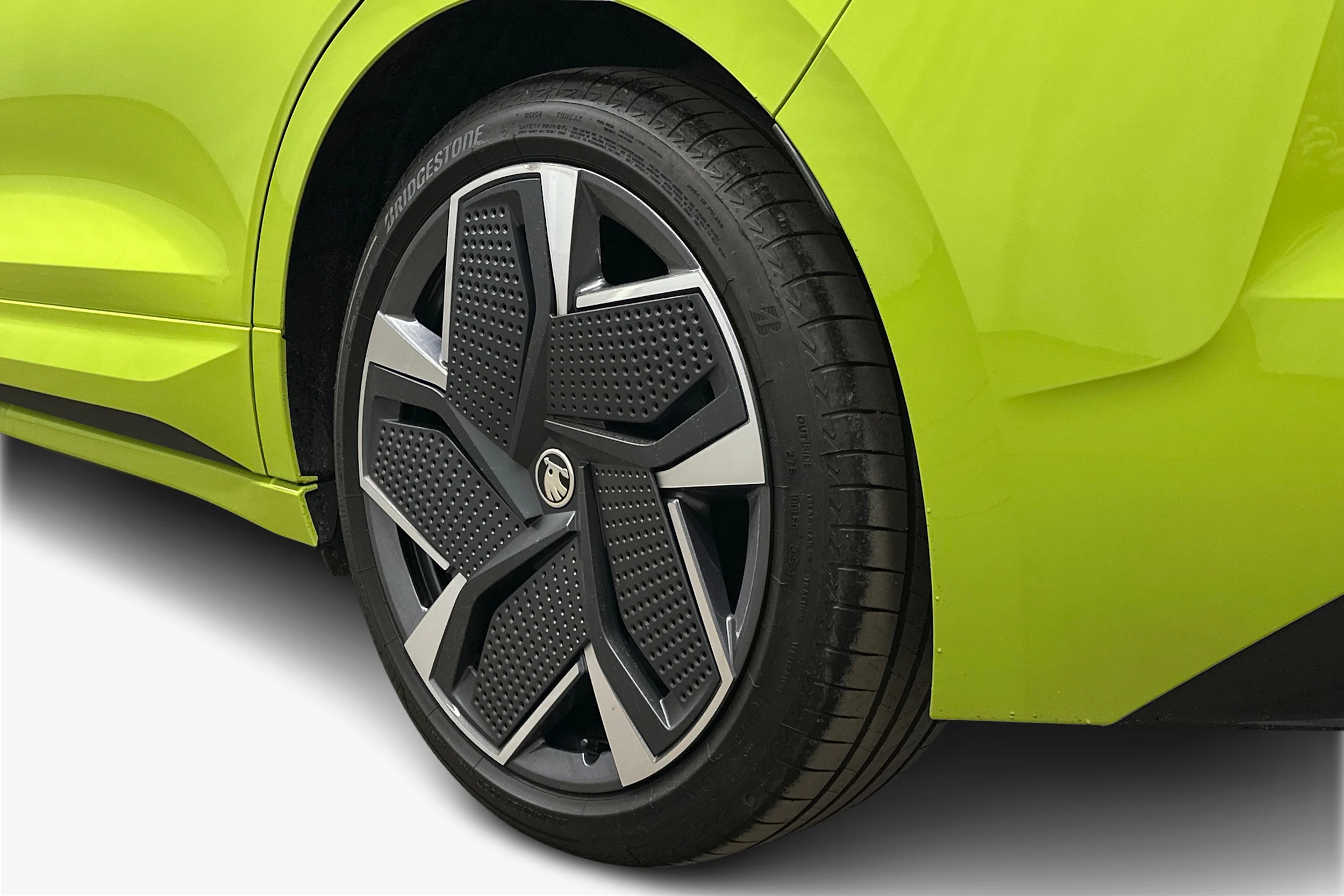 vihreä Skoda Enyaq 2025 kuva 9.