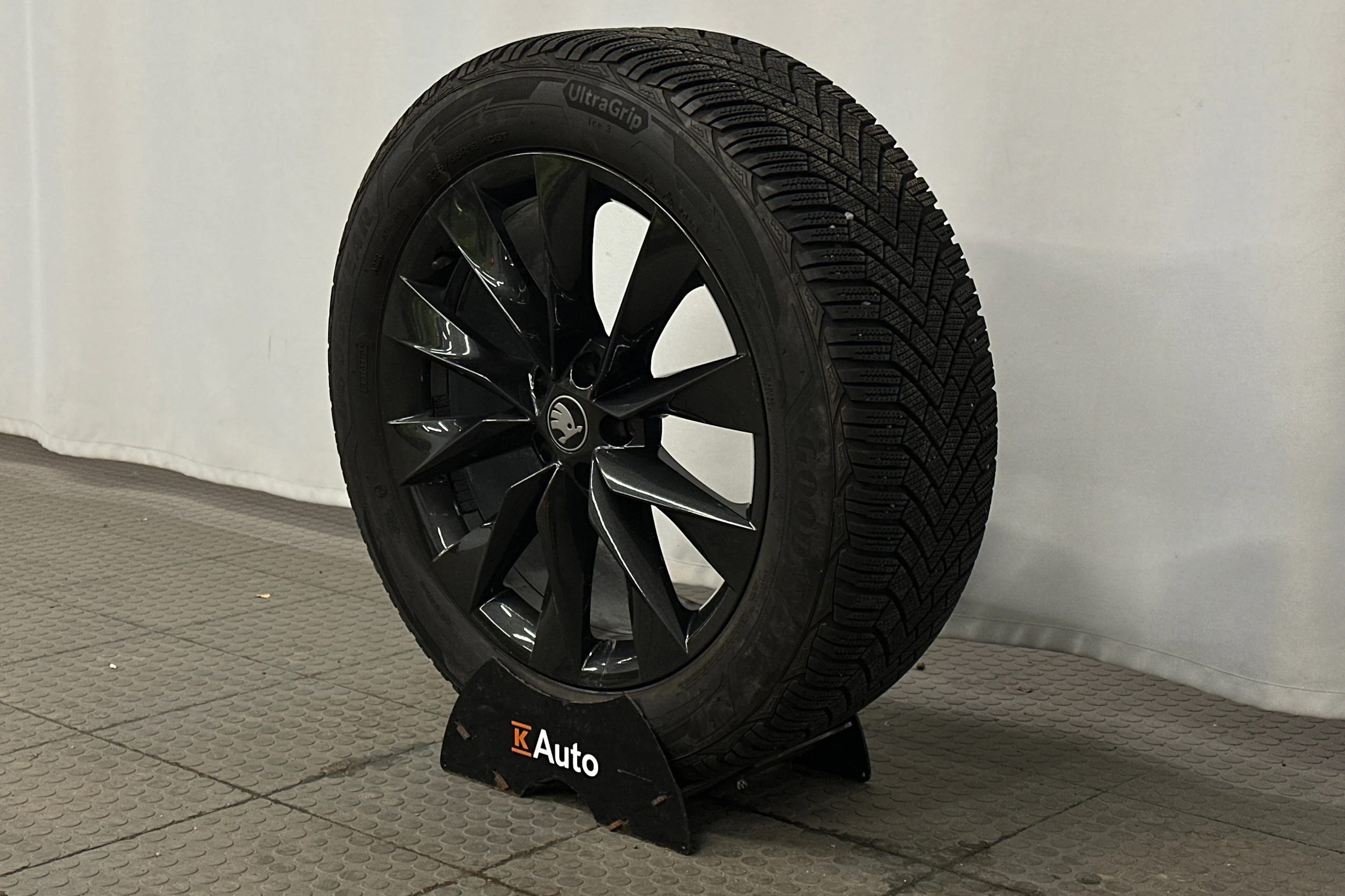 vihreä Skoda Enyaq 2025 kuva 10.