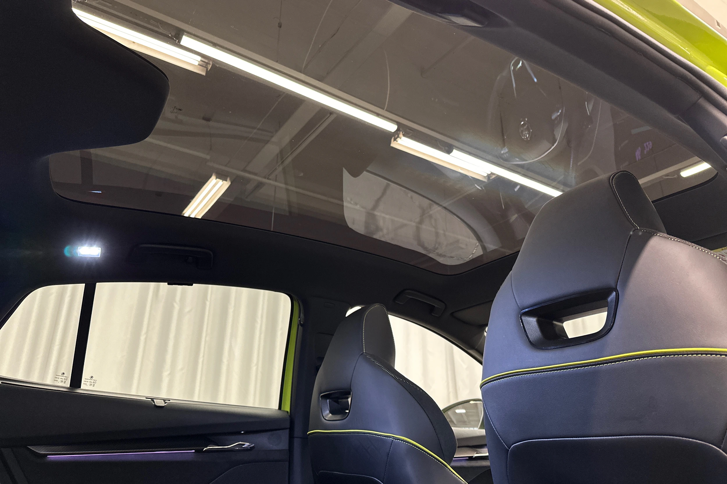 vihreä Skoda Enyaq 2025 kuva 15.