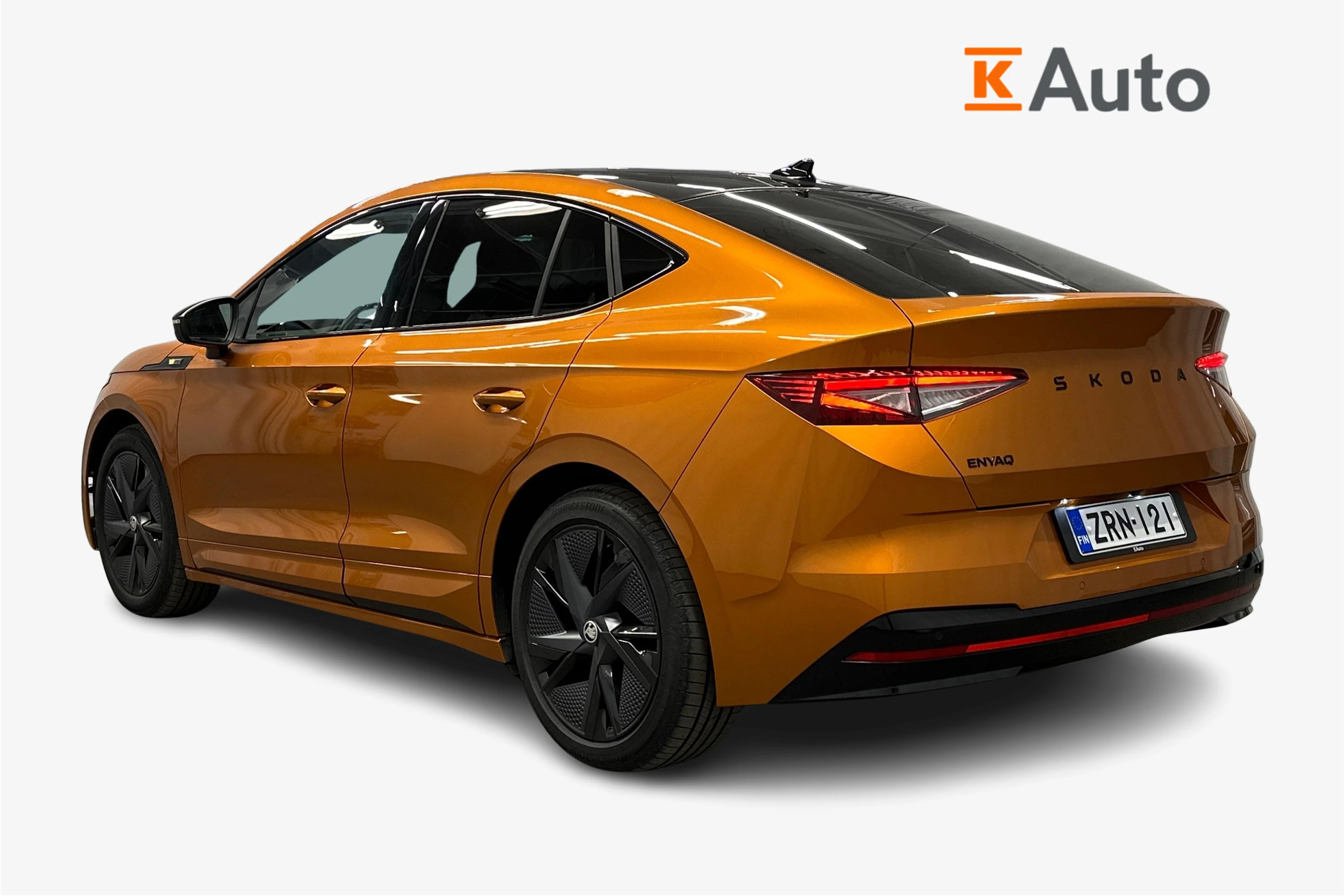 oranssi Skoda Enyaq 2025 kuva 3.