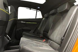 oranssi Skoda Enyaq 2025 kuva 11.
