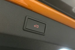 oranssi Skoda Enyaq 2025 kuva 16.
