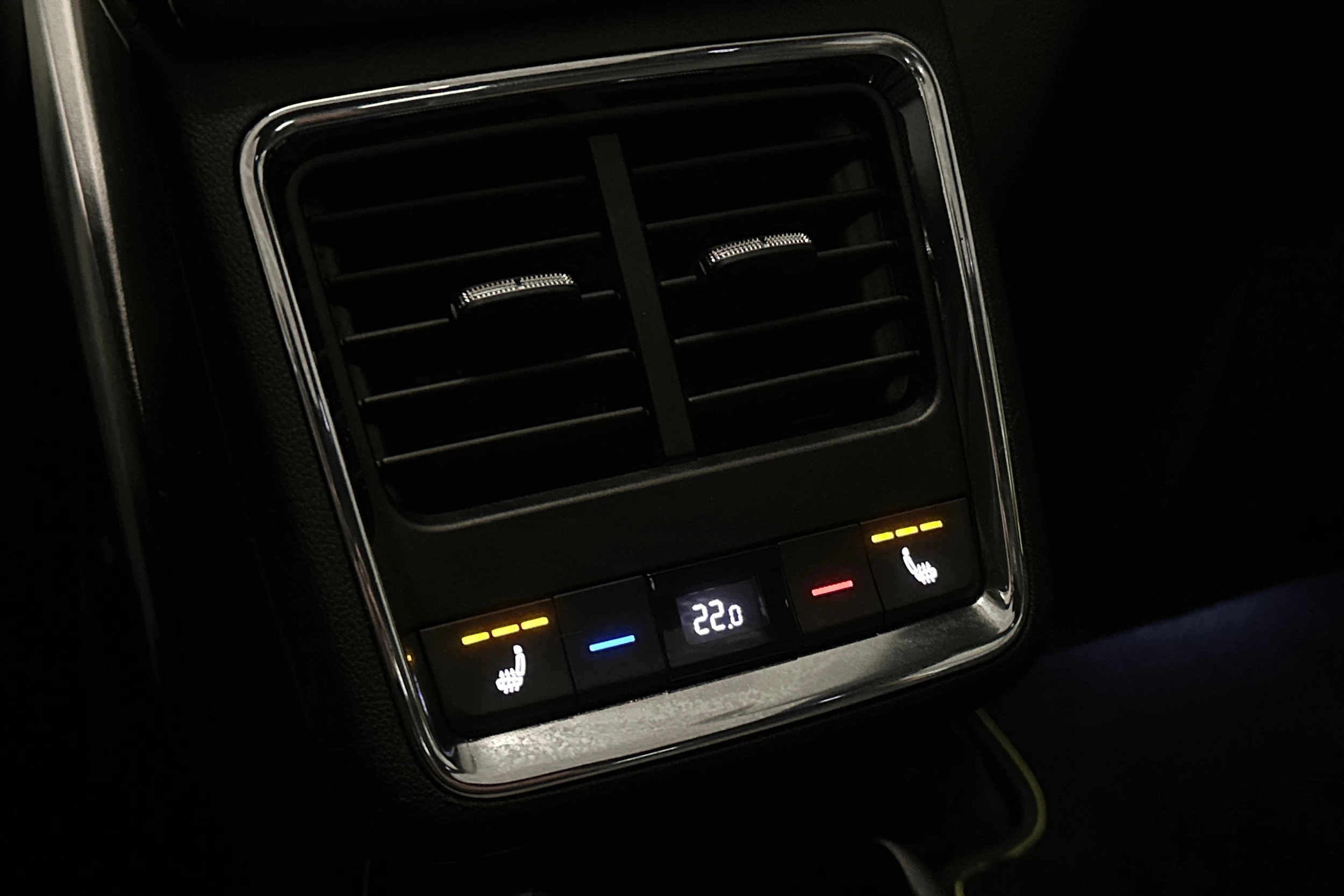 oranssi Skoda Enyaq 2025 kuva 18.