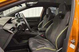 oranssi Skoda Enyaq 2025 kuva 19.