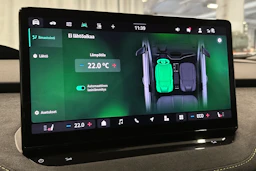 oranssi Skoda Enyaq 2025 kuva 34.