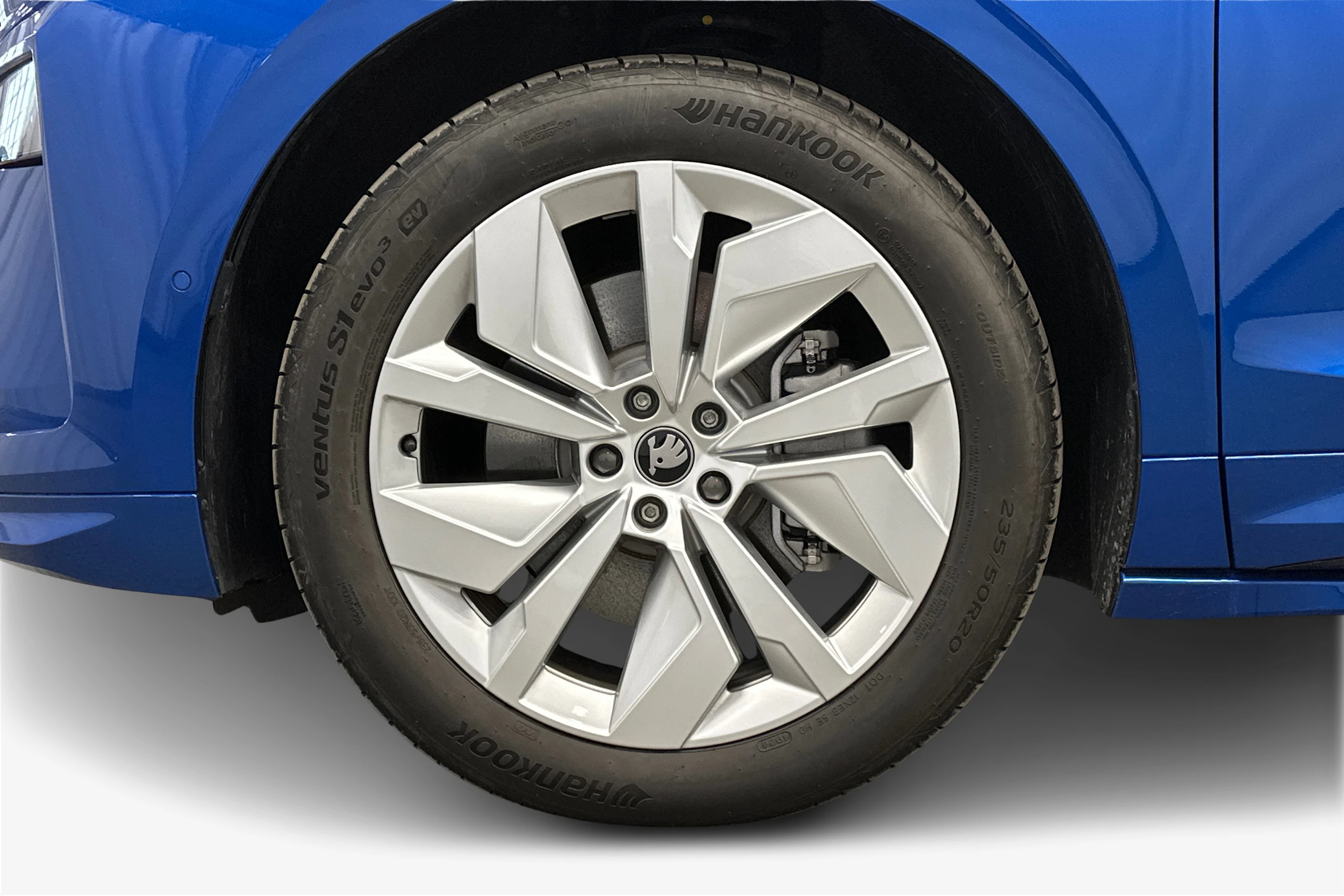 sininen Skoda Enyaq 2026 kuva 12.