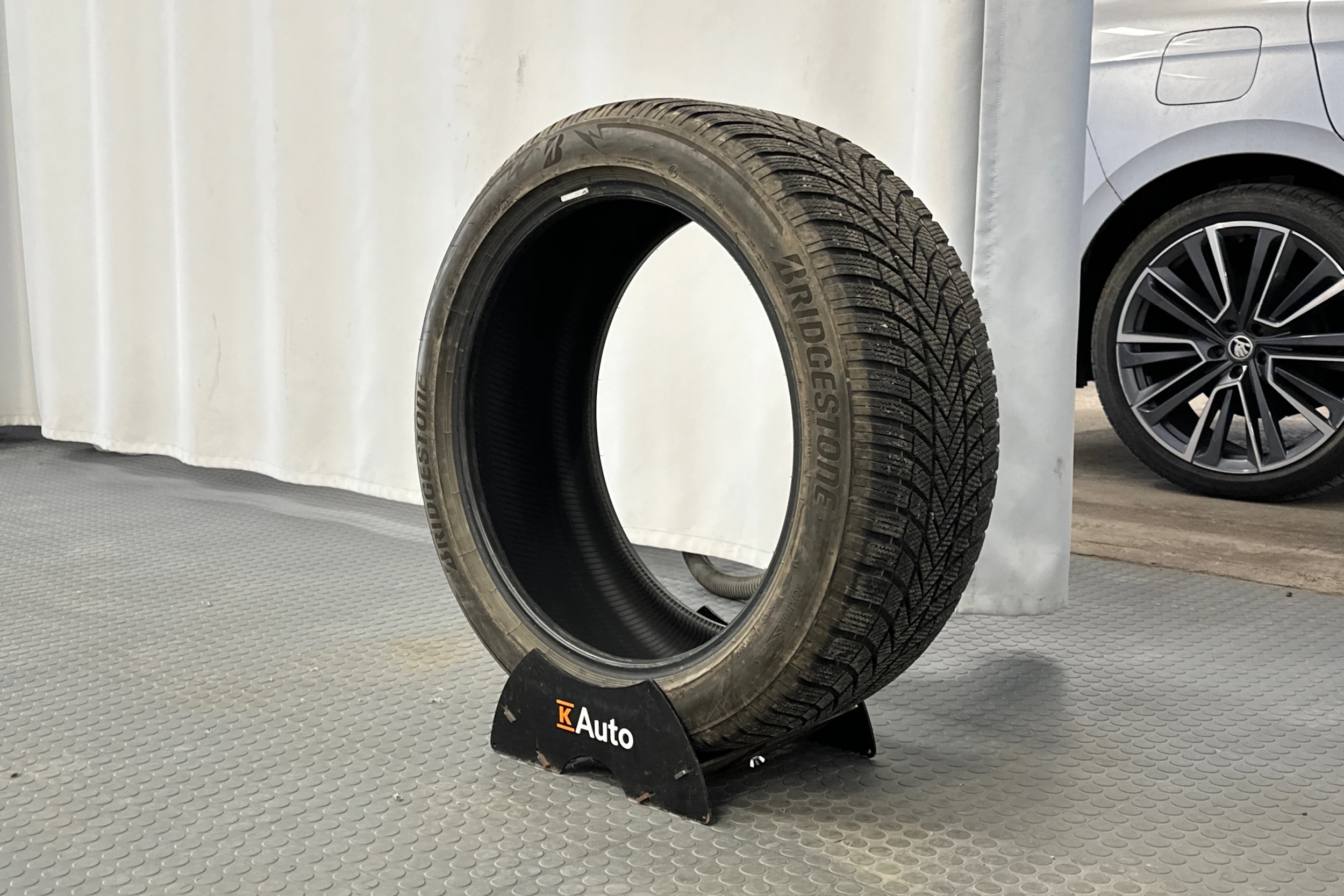 sininen Skoda Enyaq 2026 kuva 13.