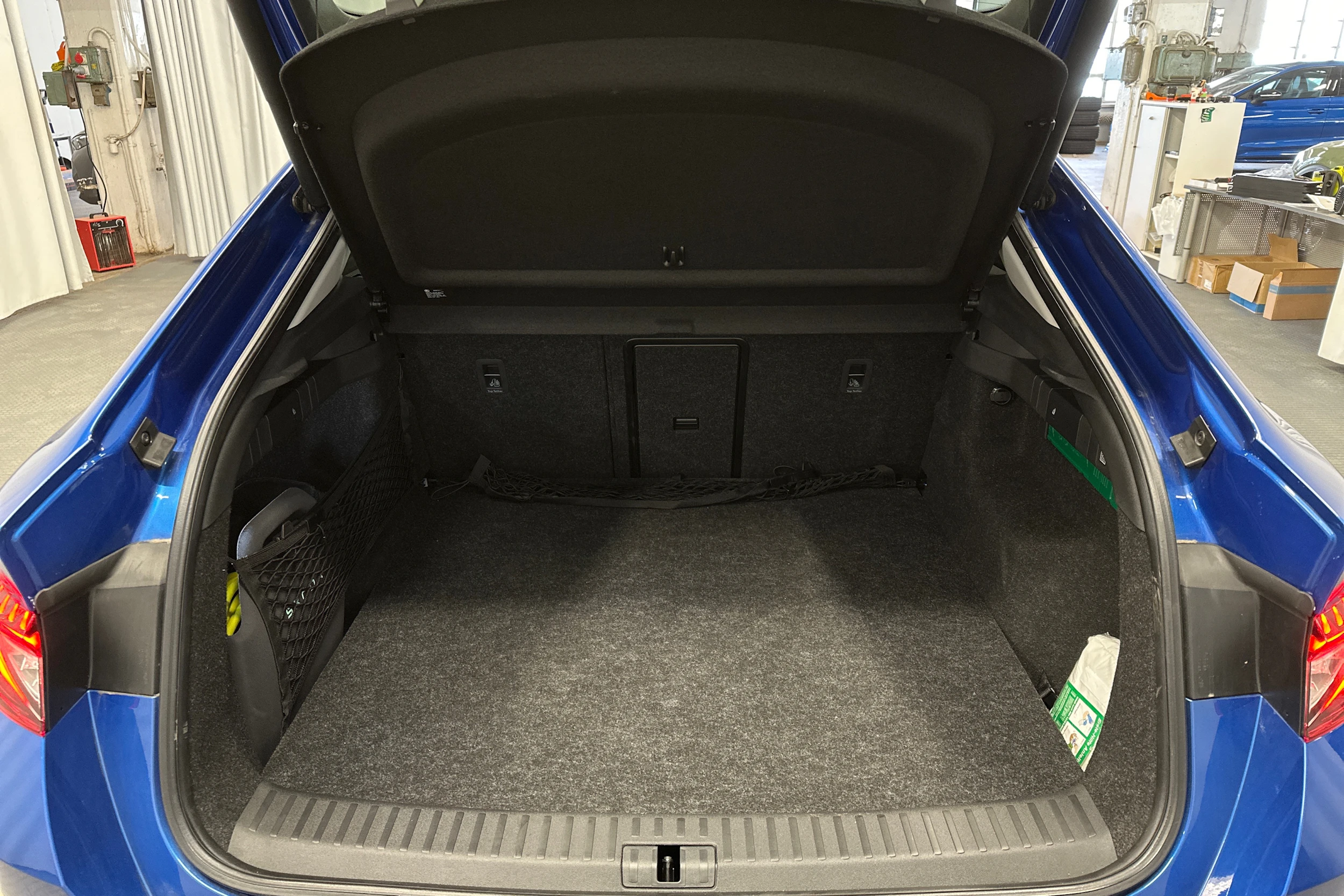 sininen Skoda Enyaq 2026 kuva 15.