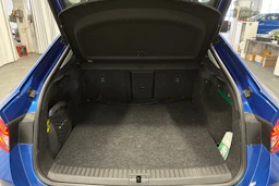 sininen Skoda Enyaq 2026 kuva 15.