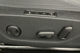 sininen Skoda Enyaq 2026 kuva 19.