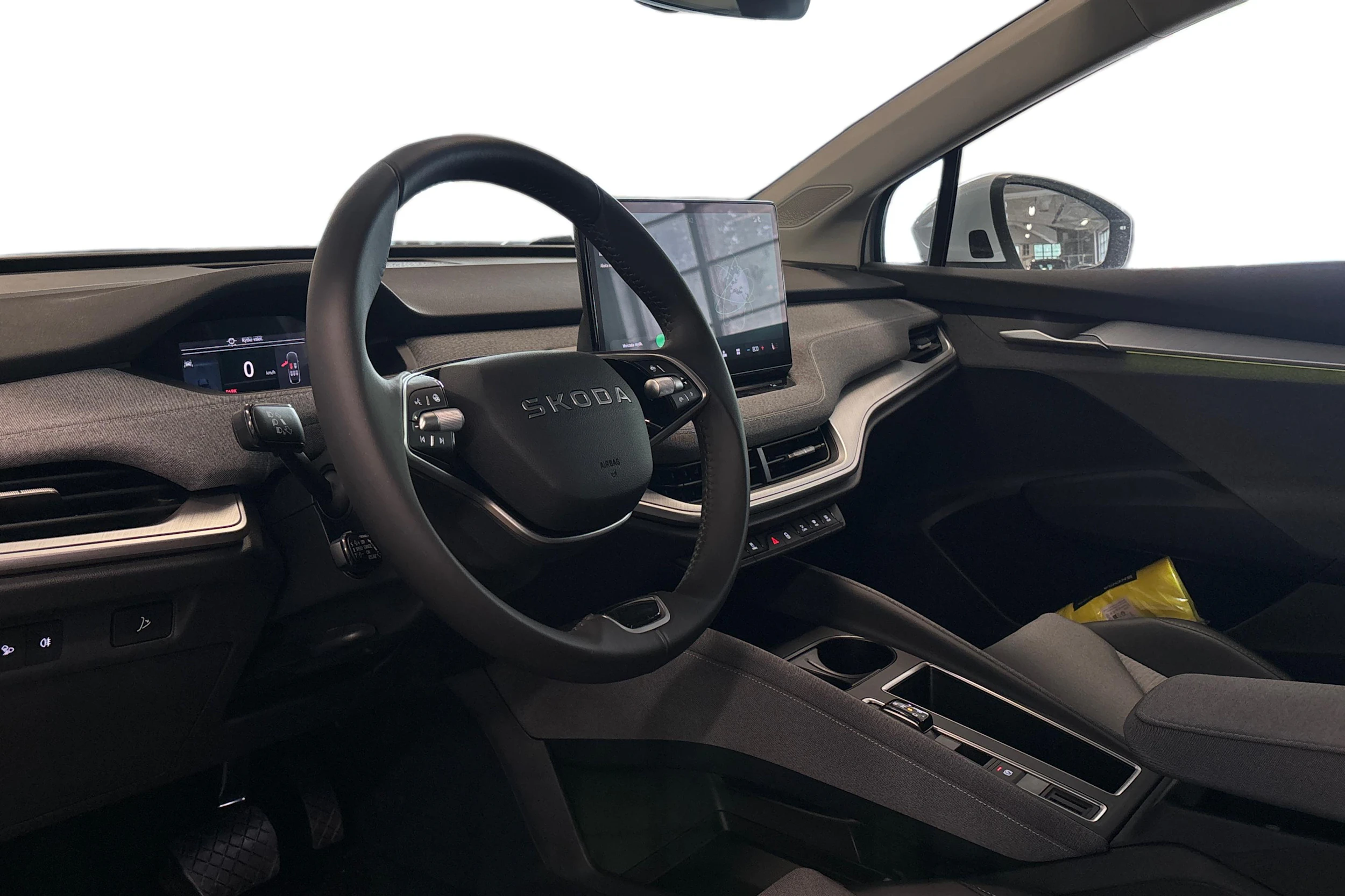 valkoinen Skoda Enyaq 2026 kuva 3.
