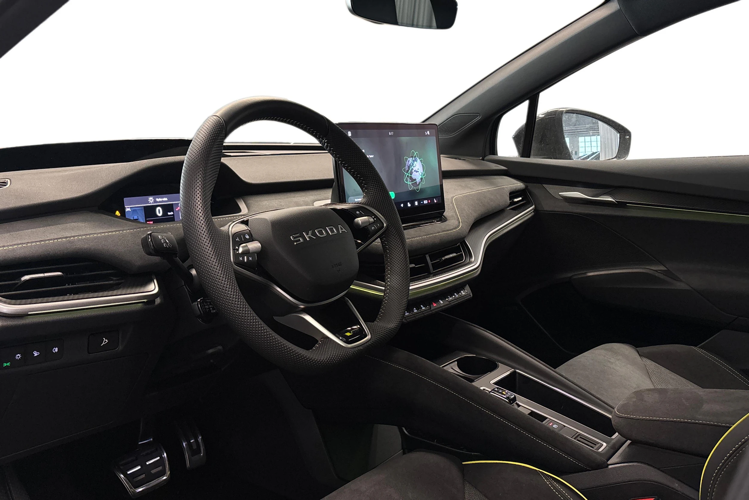 harmaa Skoda Enyaq 2026 kuva 3.