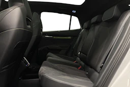 valkoinen Skoda Enyaq 2026 kuva 11.
