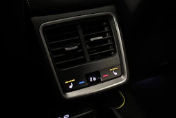 valkoinen Skoda Enyaq 2026 kuva 18.