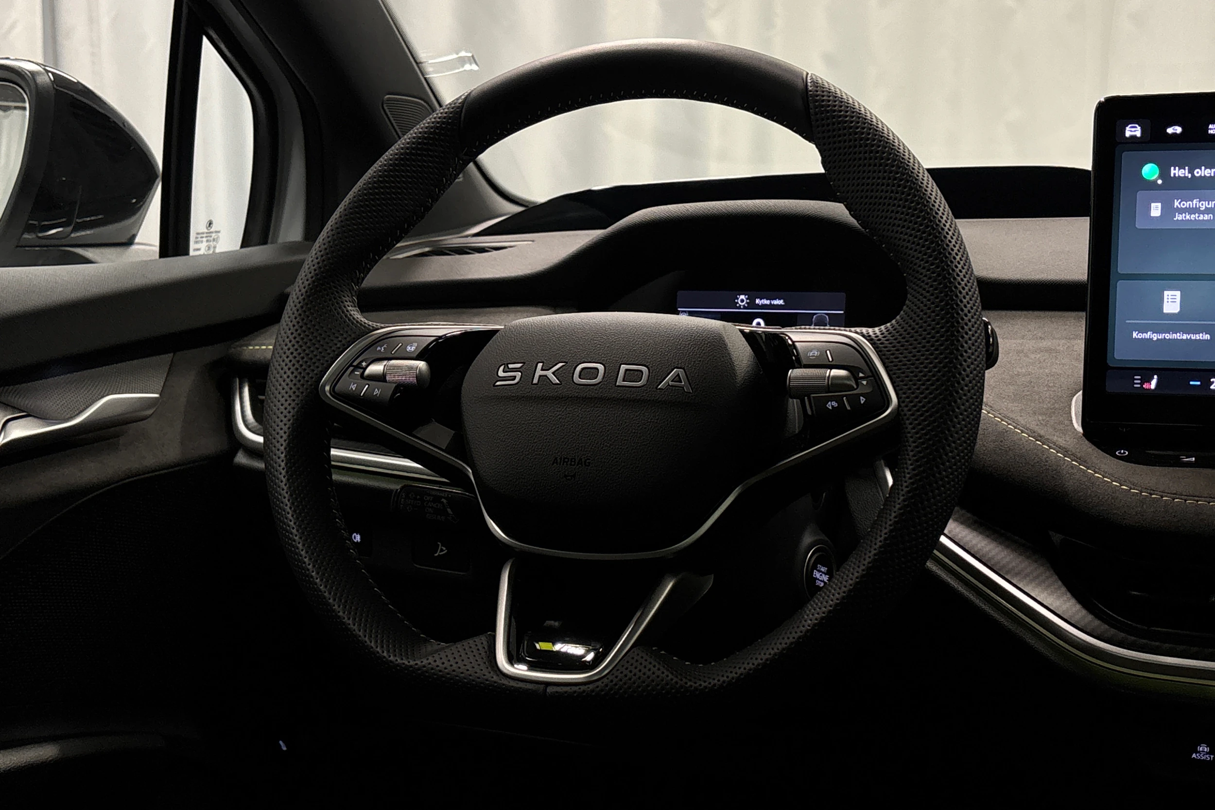 valkoinen Skoda Enyaq 2026 kuva 22.