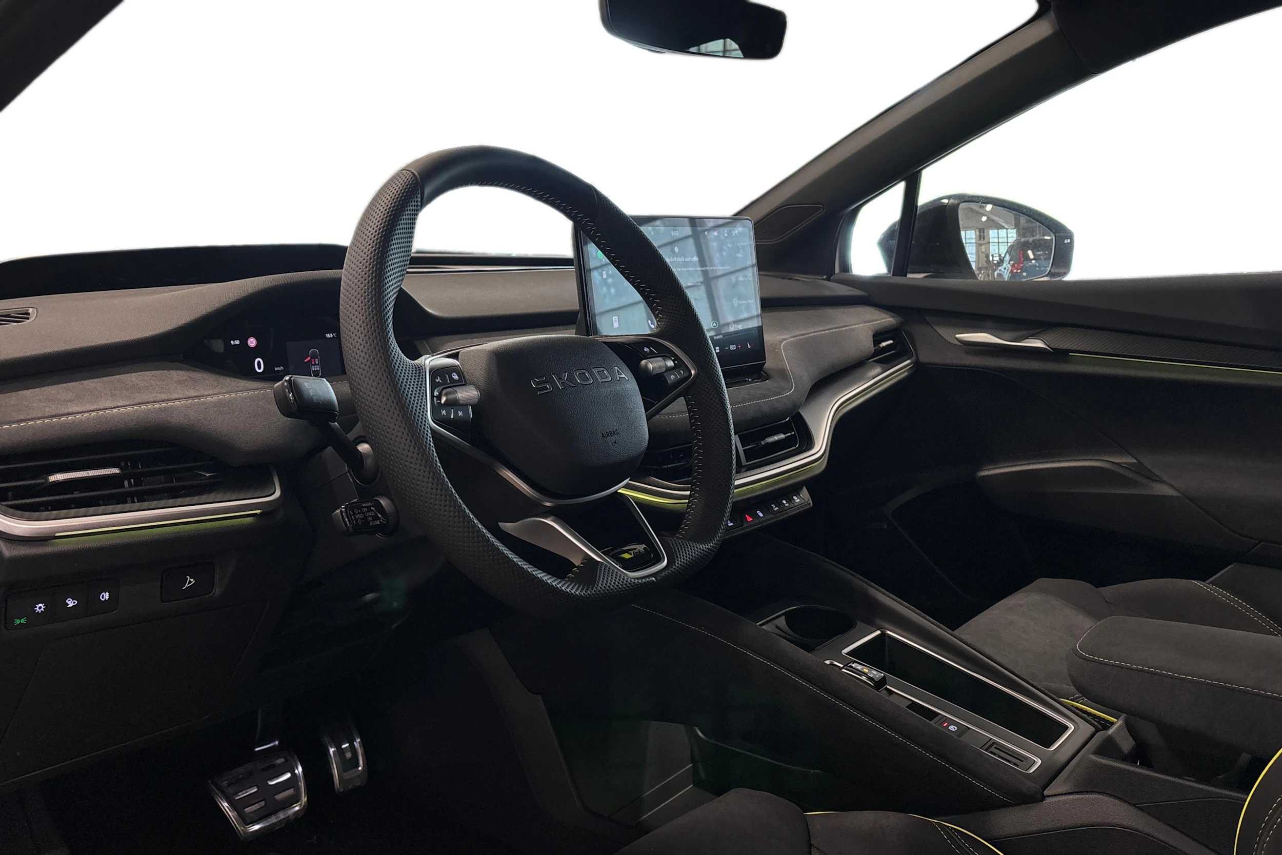 valkoinen Skoda Enyaq 2026 kuva 3.