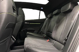 valkoinen Skoda Enyaq 2026 kuva 11.
