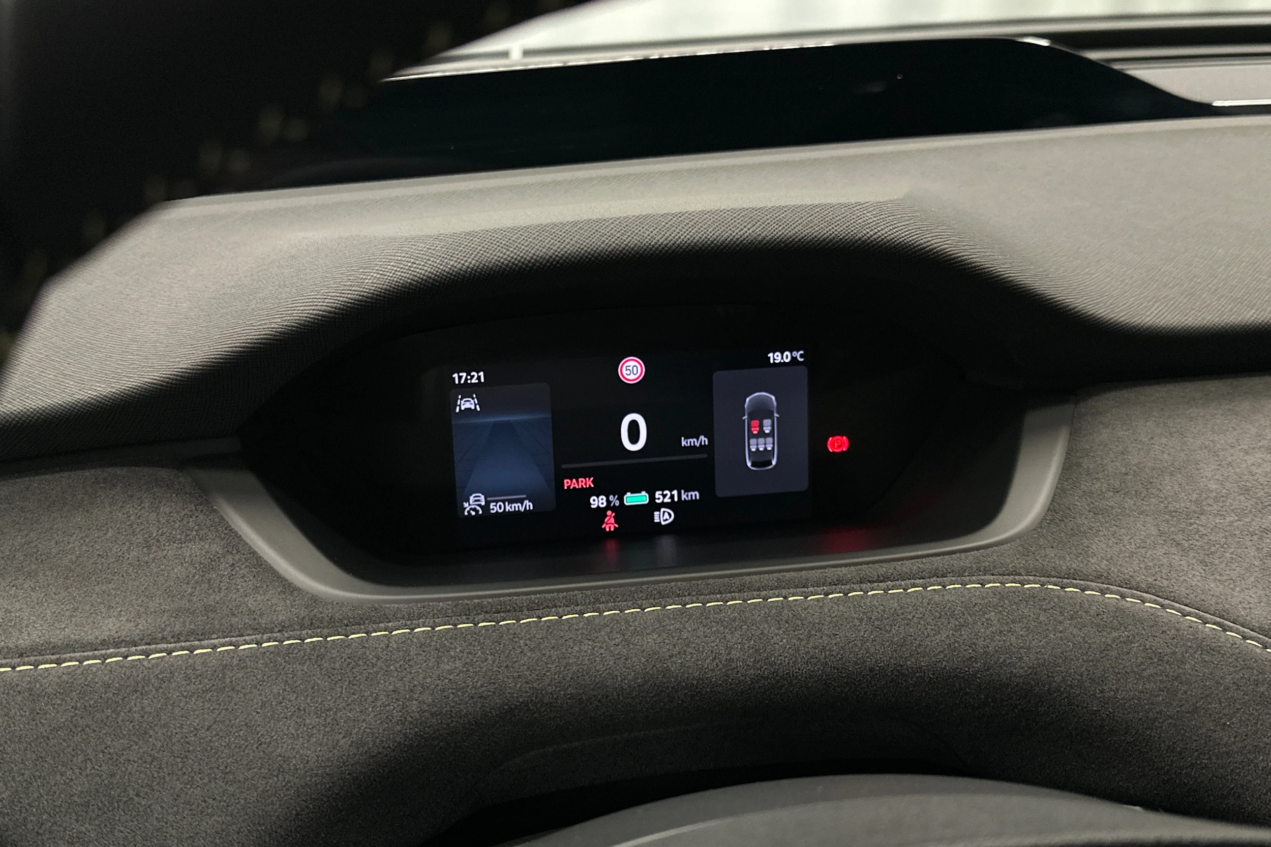 valkoinen Skoda Enyaq 2026 kuva 17.