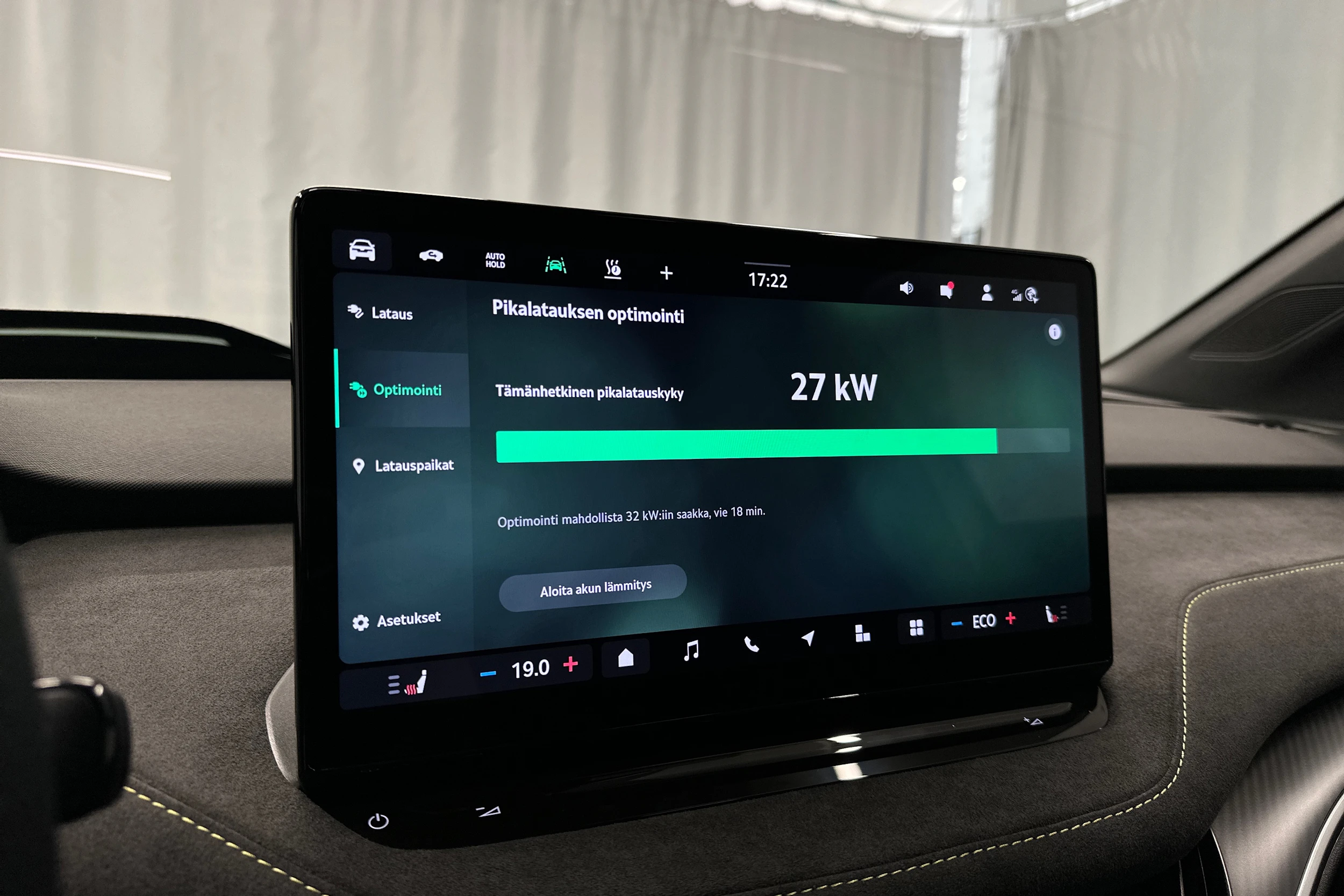 valkoinen Skoda Enyaq 2026 kuva 22.
