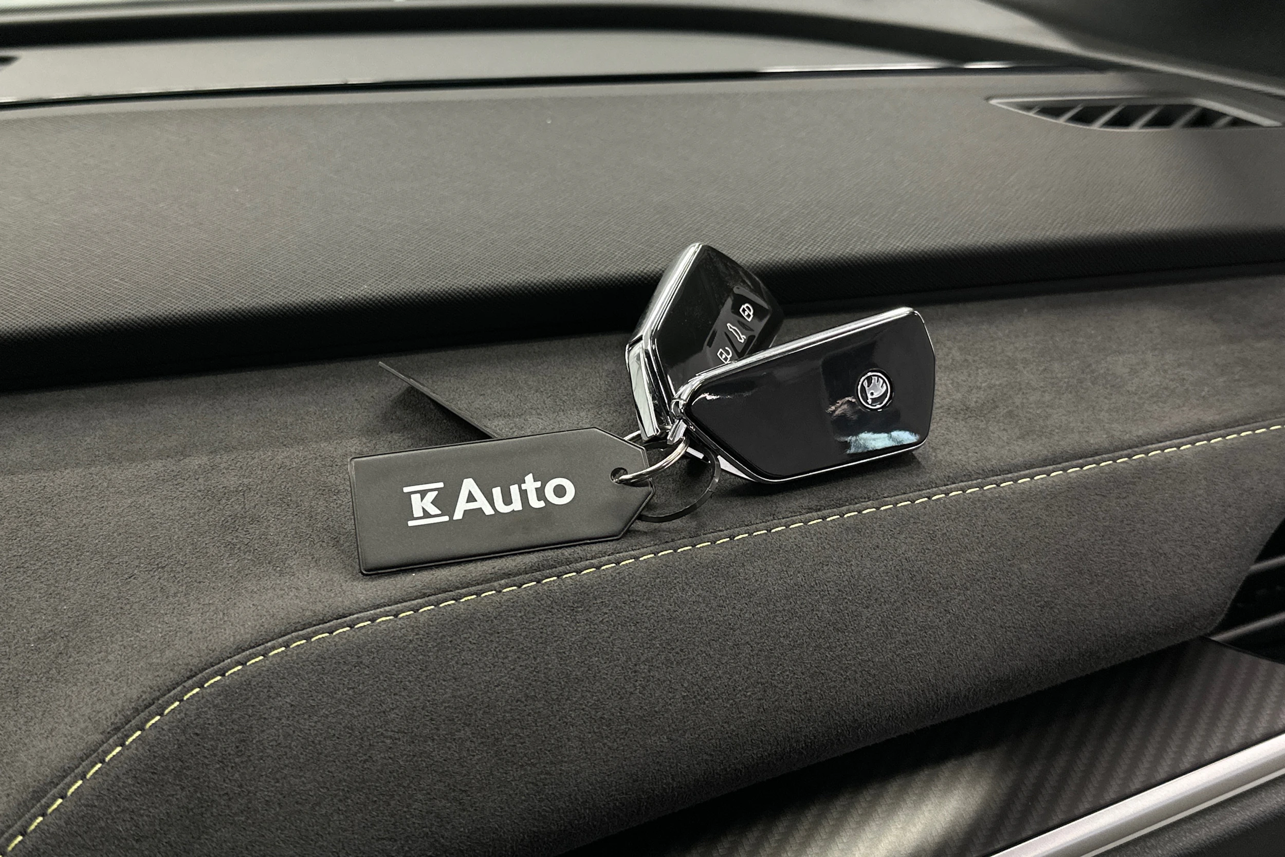 valkoinen Skoda Enyaq 2026 kuva 36.