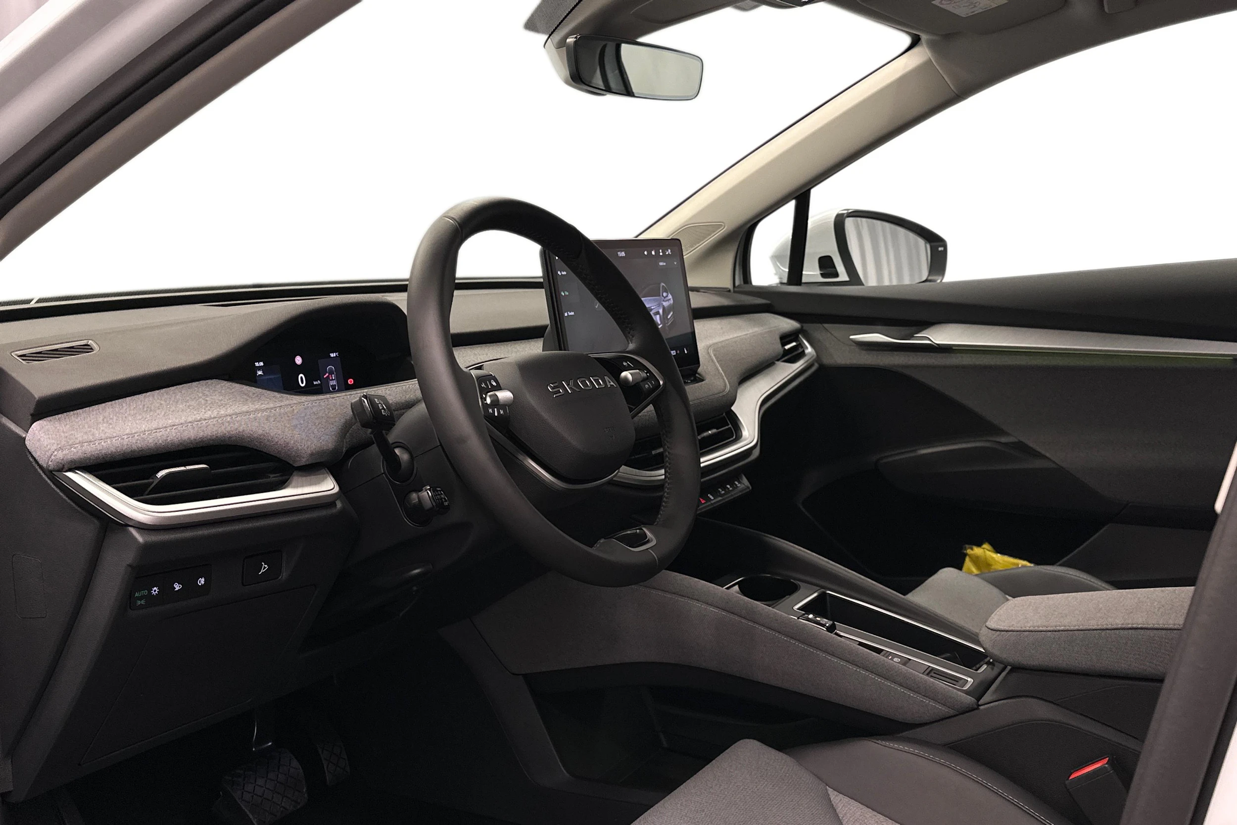 valkoinen Skoda Enyaq 2026 kuva 8.