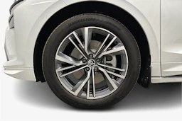 valkoinen Skoda Enyaq 2026 kuva 12.