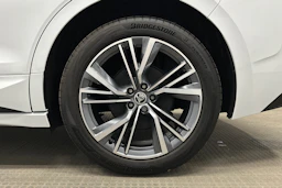 valkoinen Skoda Enyaq 2026 kuva 13.