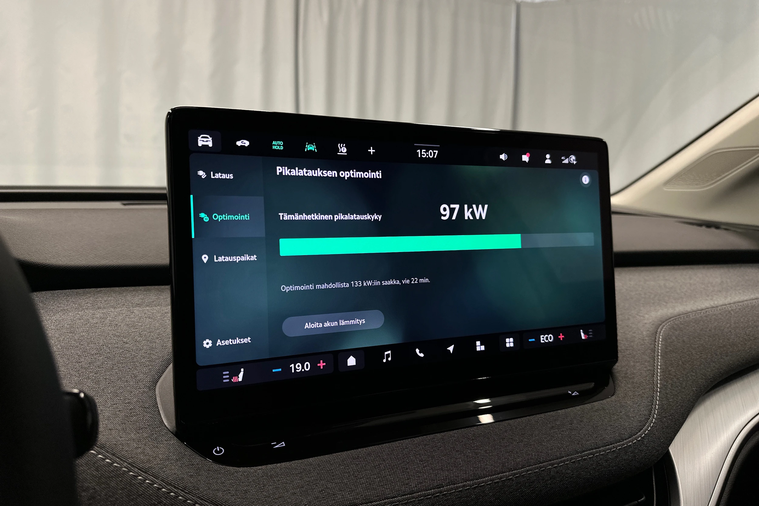 valkoinen Skoda Enyaq 2026 kuva 22.