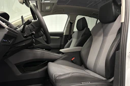 valkoinen Skoda Enyaq 2026 kuva 27.