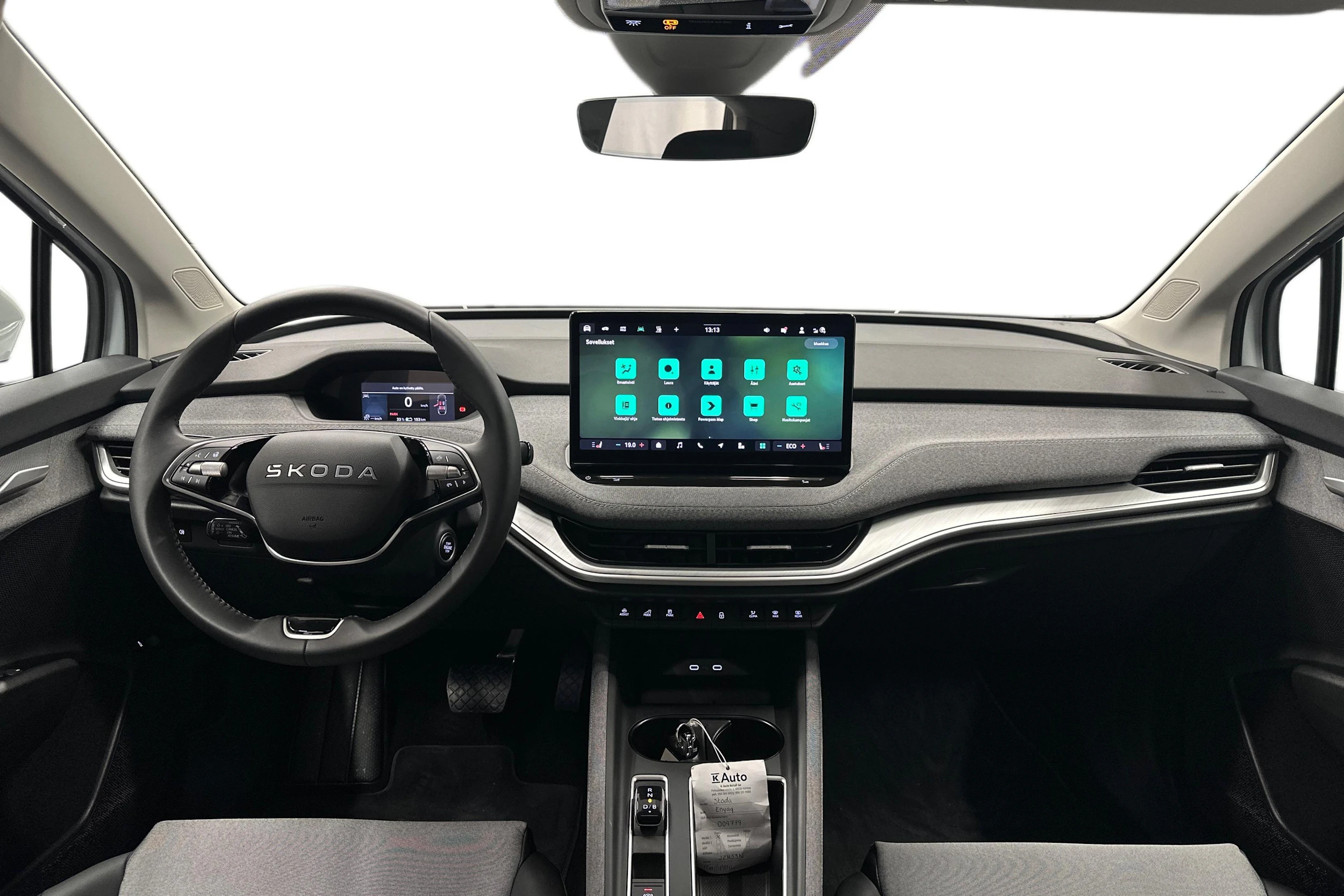 valkoinen Skoda Enyaq 2026 kuva 7.