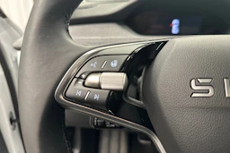 valkoinen Skoda Enyaq 2026 kuva 11.
