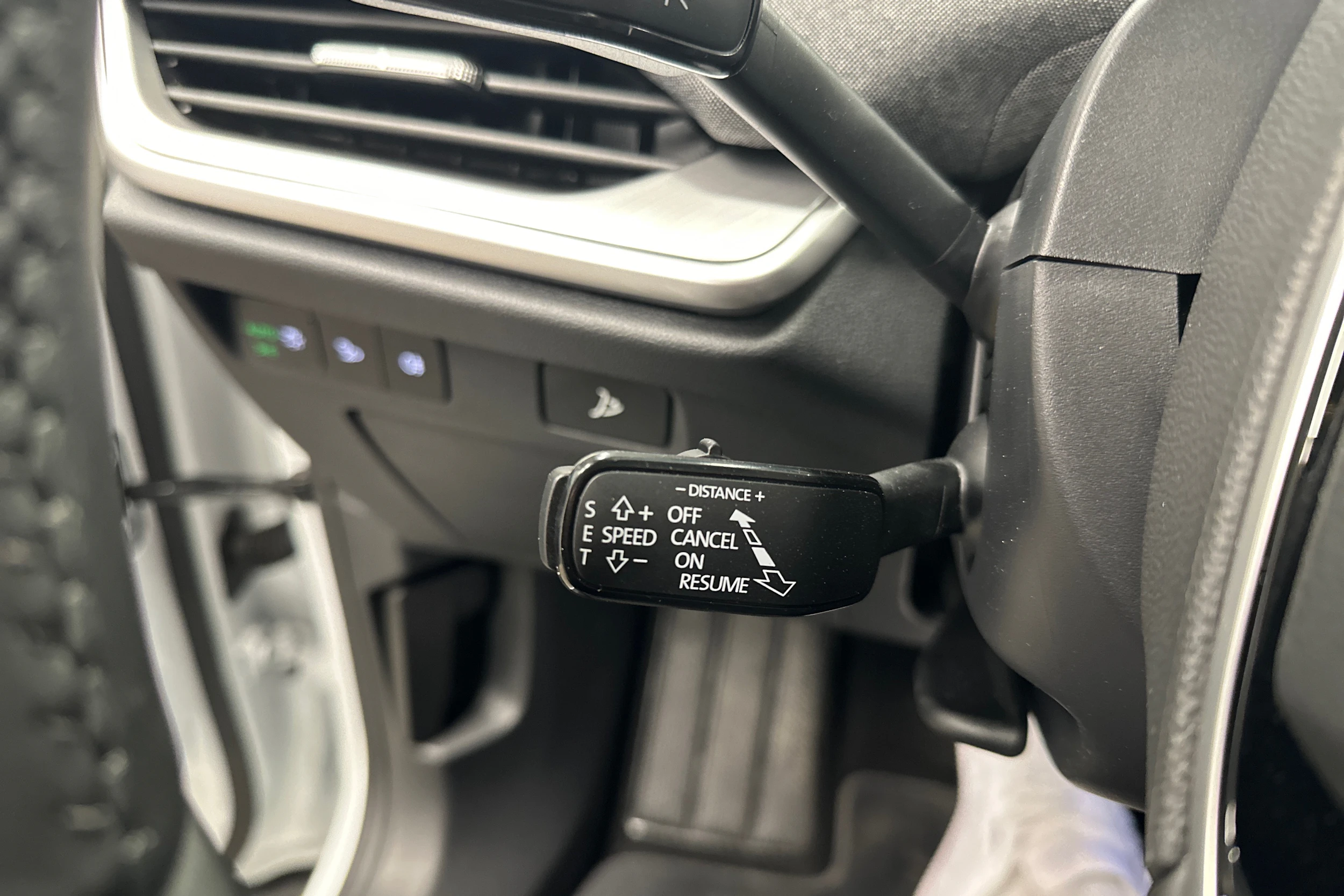 valkoinen Skoda Enyaq 2026 kuva 13.
