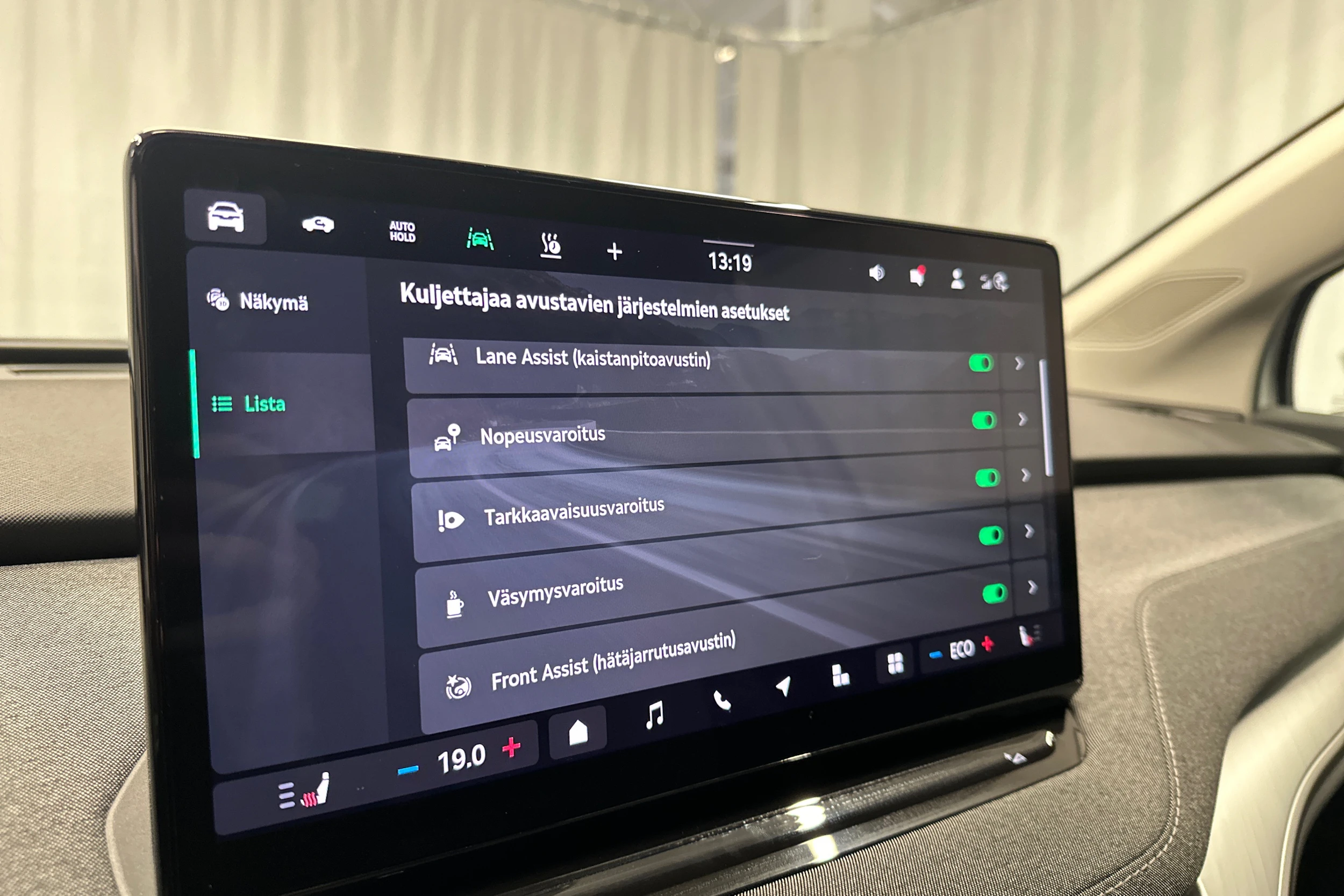 valkoinen Skoda Enyaq 2026 kuva 19.