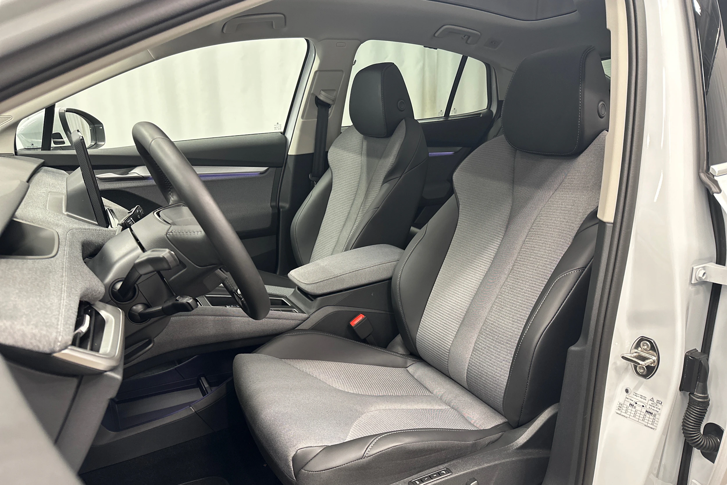 valkoinen Skoda Enyaq 2026 kuva 23.