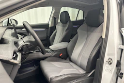 valkoinen Skoda Enyaq 2026 kuva 23.